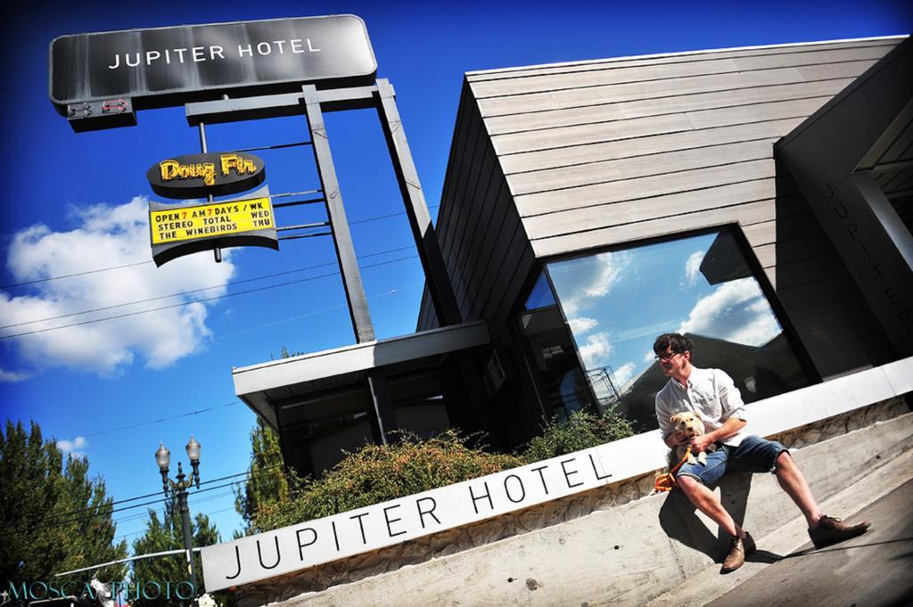 Jupiter Hotel Портланд Екстериор снимка